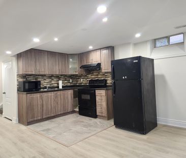 For Lease - 3 cedarvalley Boulevard, Brampton, Ontario - Photo 2