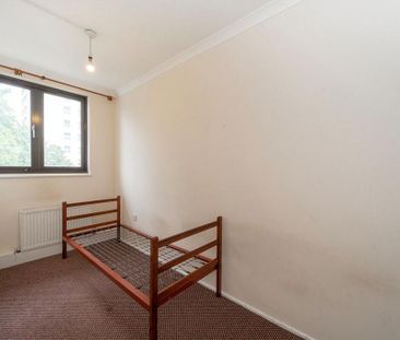 3 bedroom flat to rent - Photo 2