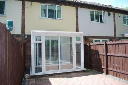 2 bed terraced house to rent in NE31 - Photo 3