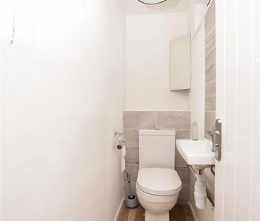 5 bedroom end of terrace house to rent - Photo 6