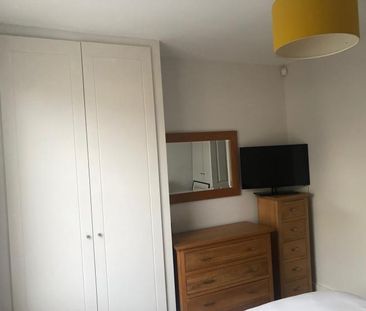Bright tidy double room with ensuite - Photo 1