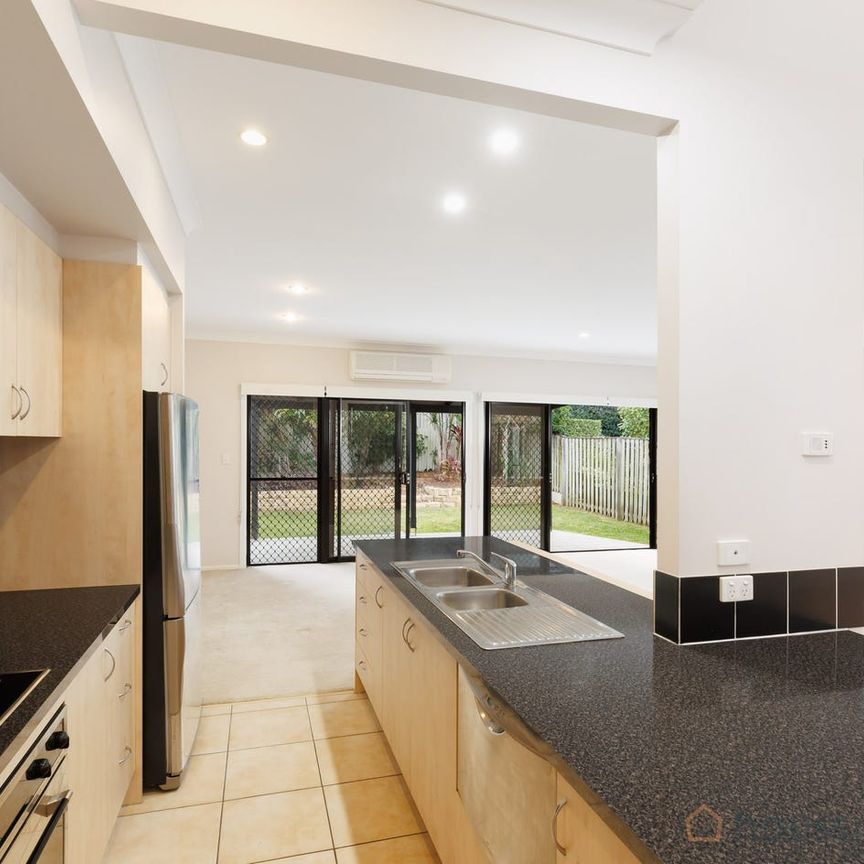 Modern 3 Bedroom Home - short term rental until end of Feb 2026 - Photo 1