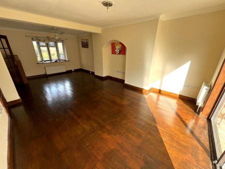 4 bedroom semi-detached house to rent - Photo 2