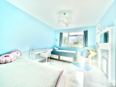 5 Bed Semi-Detached House, Mossville Gardens, SM4 - Photo 3