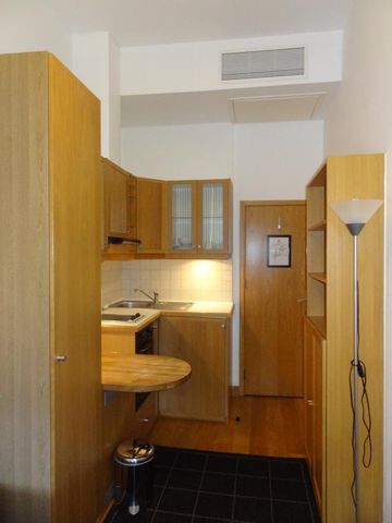 A modern first floor studio apartment refurbished to a high standard in Bloomsbury, London WC1H - Photo 4