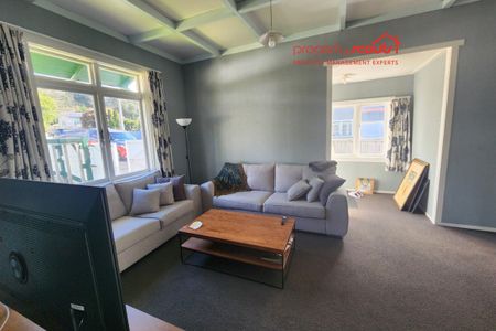 Tidy 3-Bedroom Home Close to Town - Photo 4