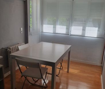 Piso de alquiler en Calle de Cebreros, Lucero - Photo 5