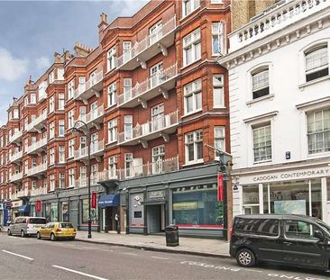 This studio flat benefits from its own kitchenette and is well situ... - Photo 4