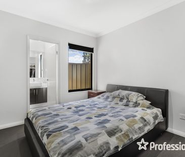Spacious 3 Bedroom, 2 Bathroom Front Villa | Initial 6-Month Lease - Photo 6