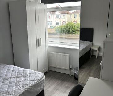 4 bedroom semi-detached house to rent - Photo 4