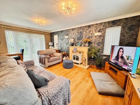 3 bedroom detached house to rent - Photo 4