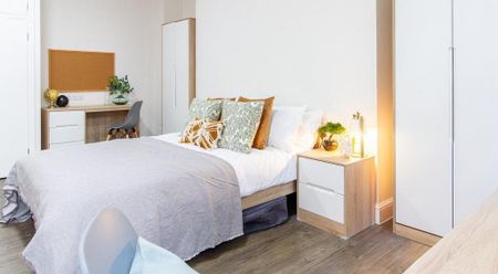 1 bedroom in a flat share to rent - Photo 2