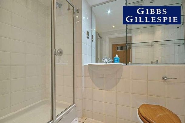 Town Meadow, Brentford, TW8 - Photo 1