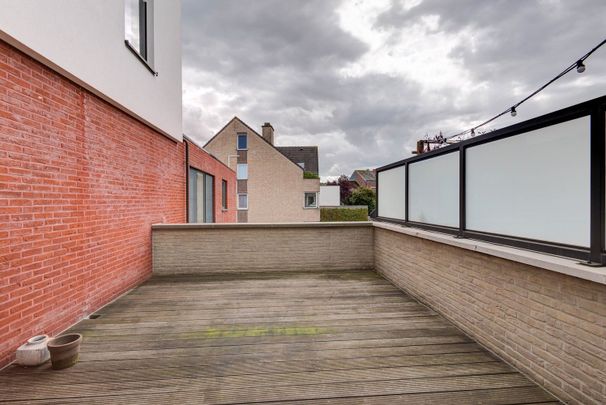 INSTAPKLAAR APPARTEMENT MET 2 SLAAPKAMERS EN AUTOSTAANPLAATS NABIJ STADSCENTRUM BILZEN - Photo 1