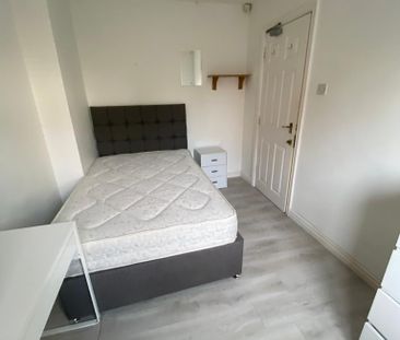 6 bedroom terraced house to rent - Photo 4