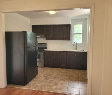 For Lease - 44 Bartonville Avenue Unit# 1, Toronto, Ontario - Photo 2