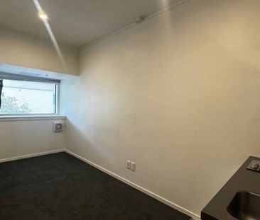 Modern Studio Apartment – Prime Te Aro Location! - Photo 3