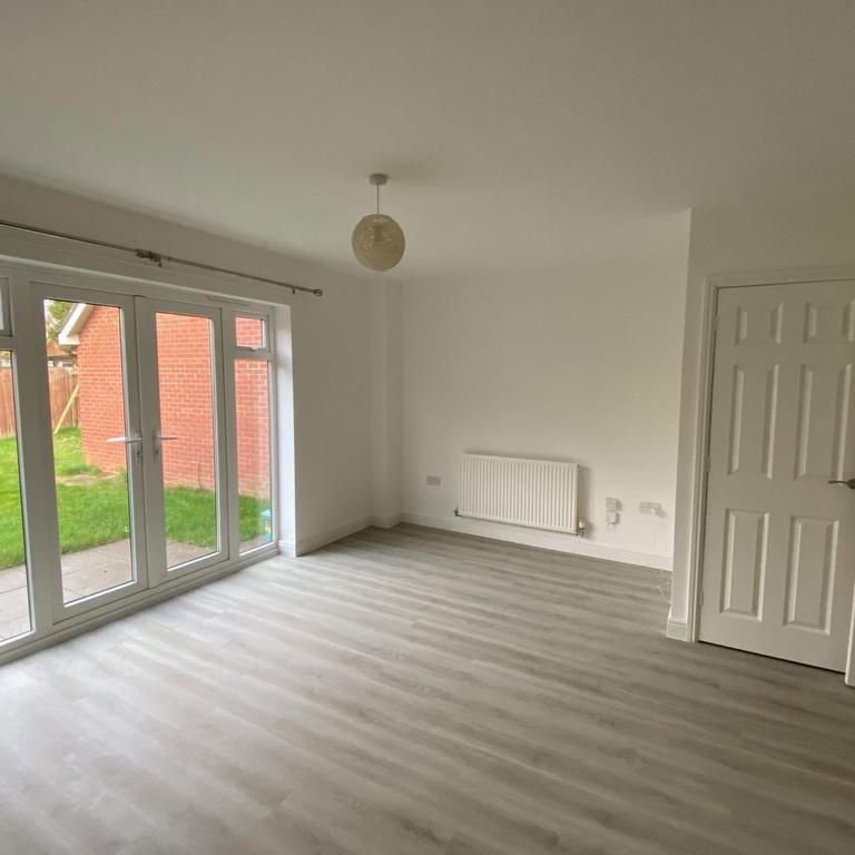 3 bedroom link detached house to rent - Photo 1
