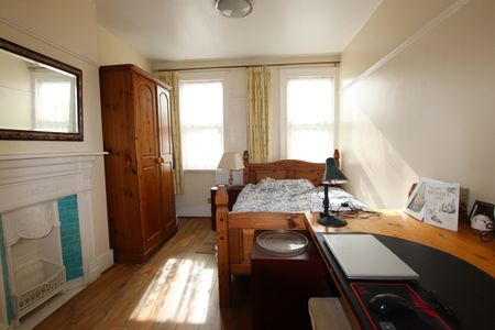 3 Bed Semi-Detached House, Weybridge Road, CR7 - Photo 4
