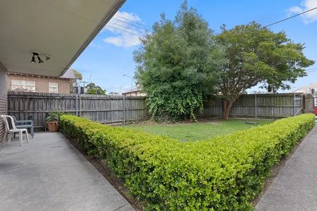 Centrally Located Furnished Studio - Photo 5