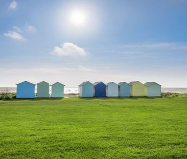 3 bed mid-terraced house to rent in Dolphin Way, Rustington, BN16 - Photo 4