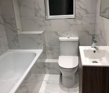 2 bedroom end of terrace house to rent - Photo 4