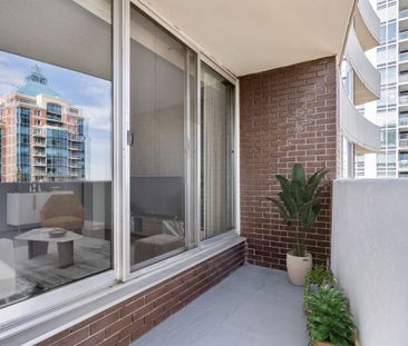 Vista Tower - 1 Bedroom - Photo 2