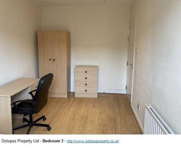 4 bedroom terraced house to rent - Photo 5