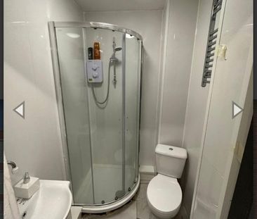 Room in a Shared House, Cowbridge Lane, IG11 - Photo 6