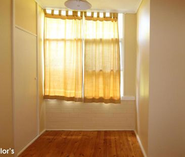 SPACIOUS FAMILY HOME WITH MULTIPLE LIVING AREAS & GREAT OUTDOOR SPACE - Photo 3