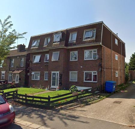 Mandeville Road, Enfield EN3, London - Photo 5