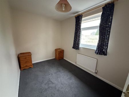 3 bedroom end of terrace house to rent - Photo 4