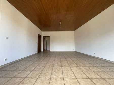 Ruim appartement met eigen inkom te huur in hartje centrum onmiddellijk beschikbaar - Photo 3