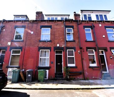 4 bedroom House in John Street, Leeds - Photo 2