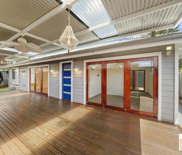 Modern and Inviting 3 bedroom home with your gas and water included - Photo 4