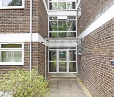 2 bedroom ground floor flat to rent - Photo 4