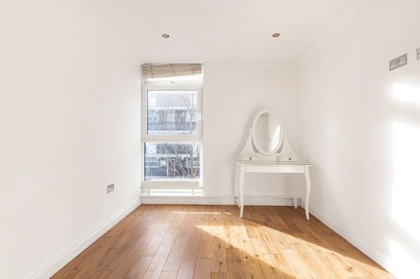 Bolingbroke Walk, London, SW11 - Photo 1