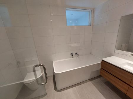 Modern Family Home - Photo 5