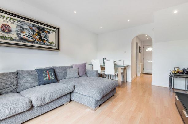 2 bedroom end of terrace house to rent - Photo 1