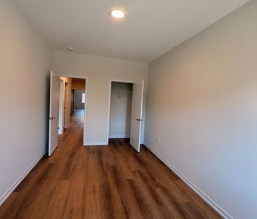 For Lease - 24 Helmkay Avenue, Richmond Hill, Ontario - Photo 4
