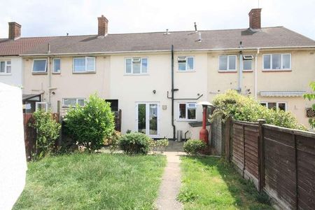 Cricklade Avenue, Romford, RM3 - Photo 2