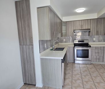 For Lease - 52 Domenico Crescent, Brampton, Ontario - Photo 5