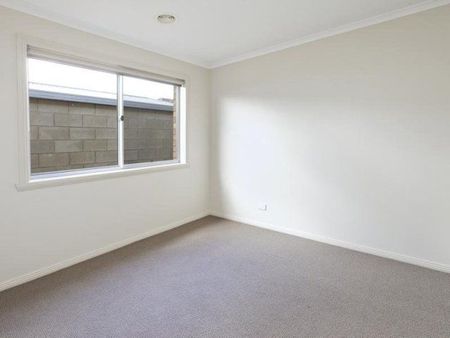 THREE BEDROOM UNIT IN QUIET COURT - Photo 3