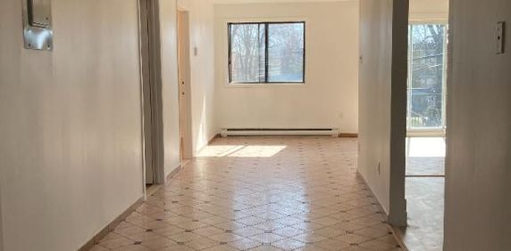 Grand 6 ½ Lumineux et Rénové – Idéal pour votre Famille à Long Terme - Photo 2