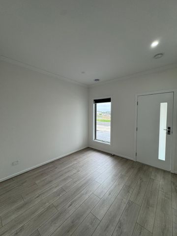 355B Centre Road, Berwick VIC 3806 - House For Rent | Domain - Photo 3