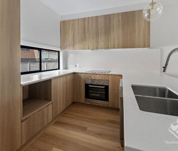 IMPECCABLY DESIGNED, MODERN & STYLISH IN PRIME LOCATION AVAILABLE NOW! - Photo 4