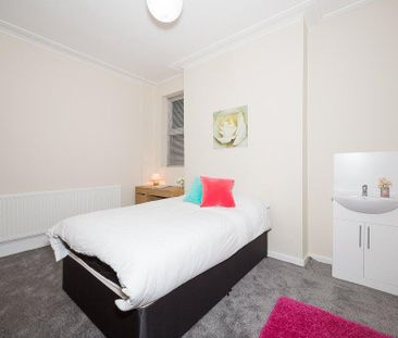 1 bedroom in a house share to rent - Photo 2