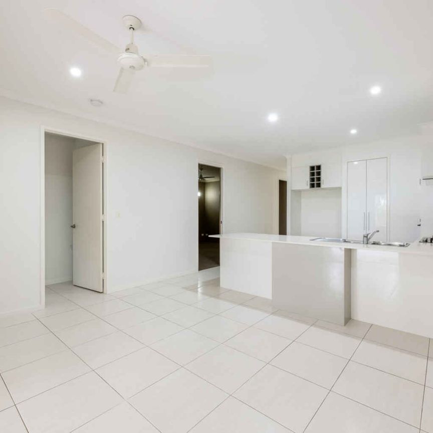 Spacious Family Home Backing onto Parkland – Belle Eden Estate - Photo 1