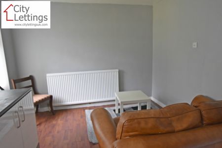 3 Bedroom Mid Terraced House - Photo 3