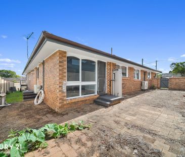 Stunning 6 Bedroom Home - Photo 2